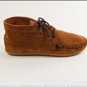 Minnetonka suede ankle boot size 7